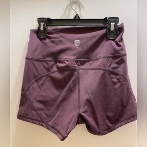 Medium Born Primitive sports VGUC